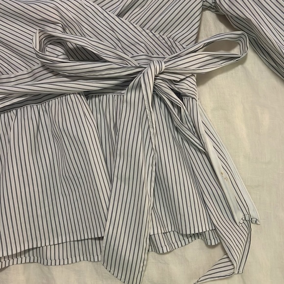 Express off the shoulder blouse - Picture 3 of 4